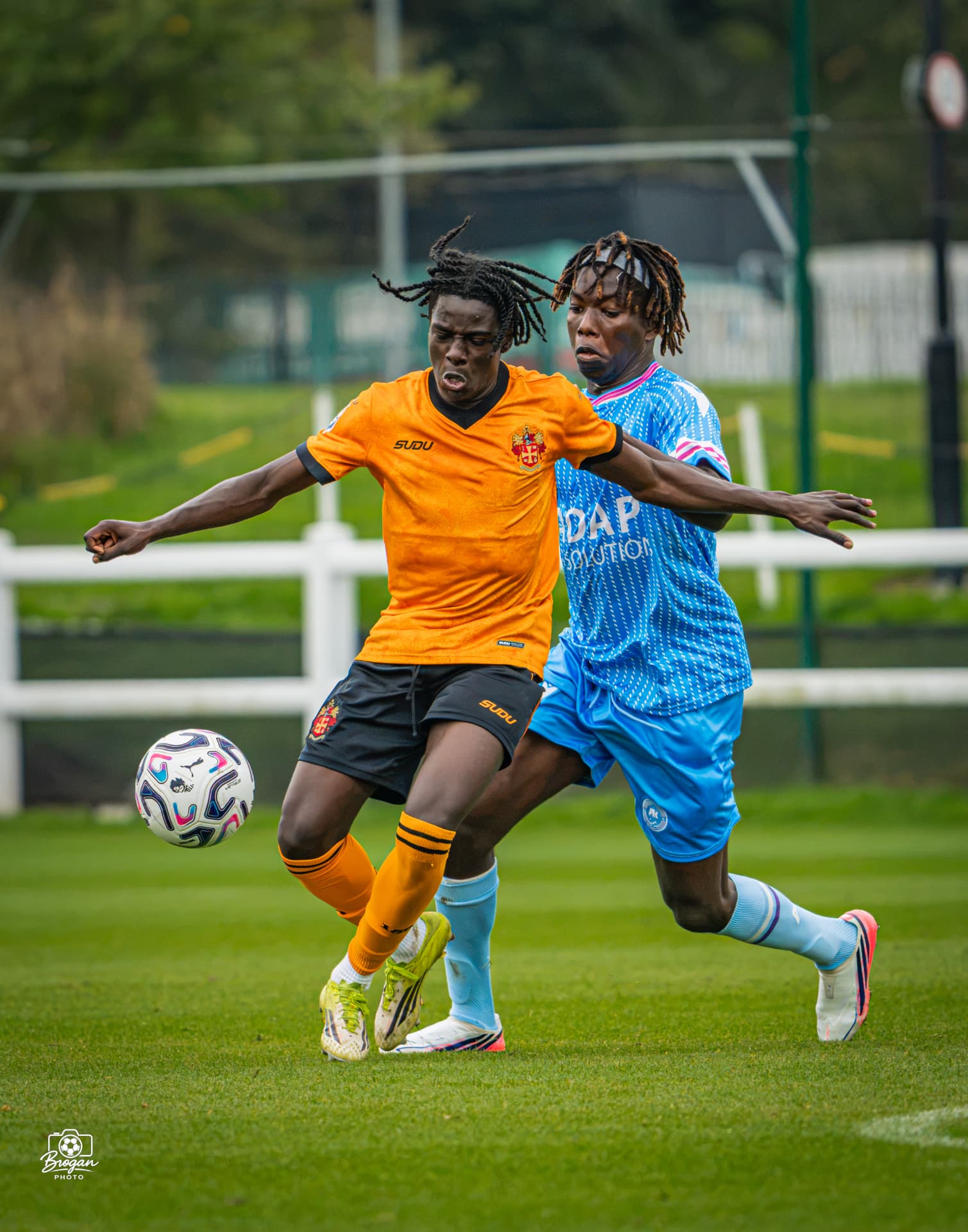 AR Elite player challenging a Wolves U18 forward