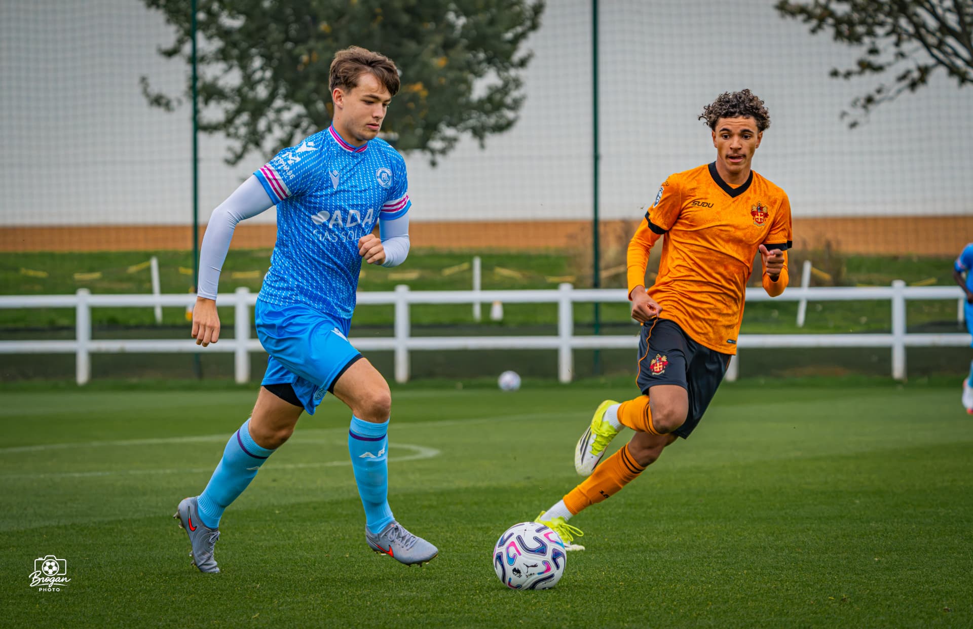 AR Elite midfielder driving forward against Wolves U18